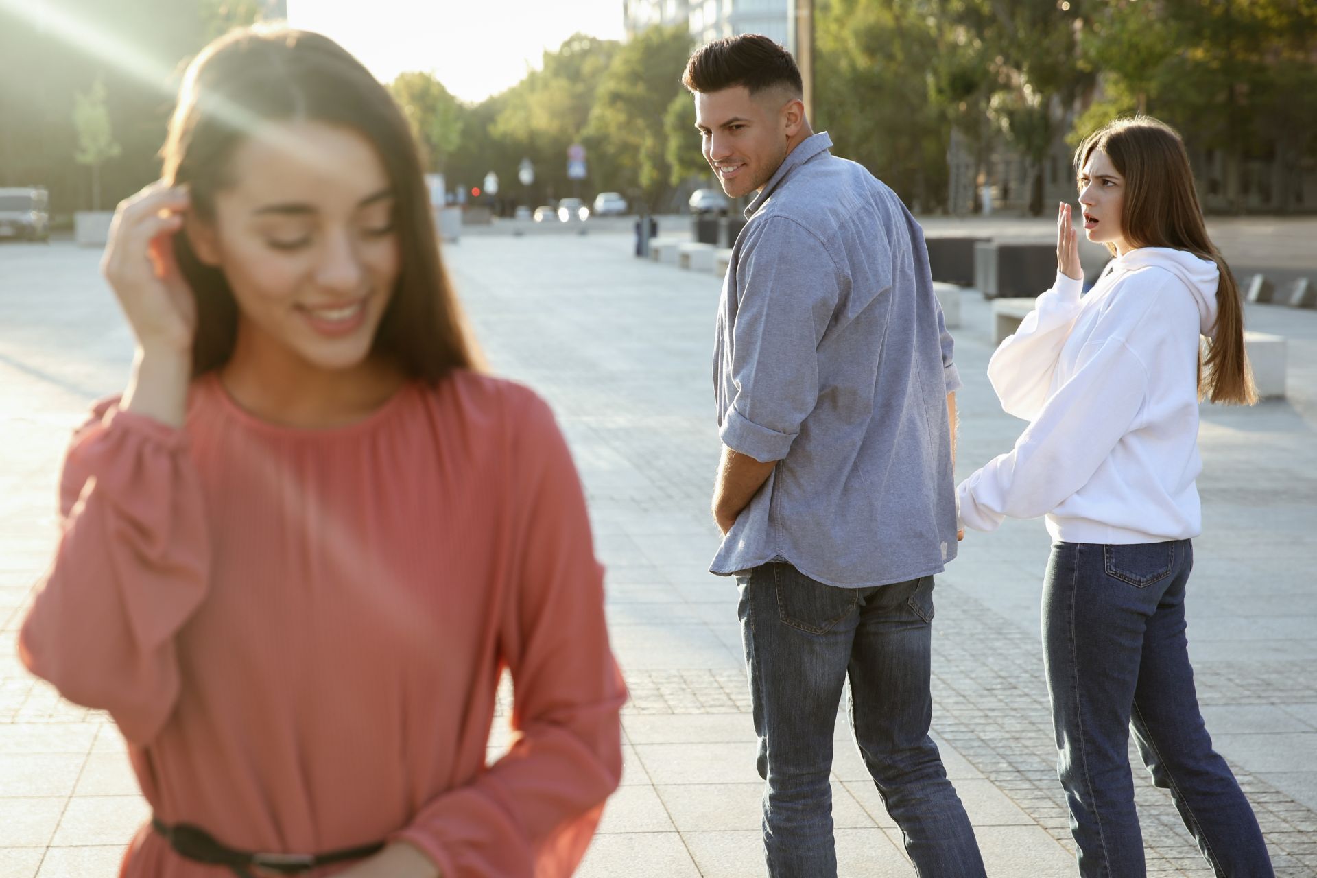 signs he doesn't like you